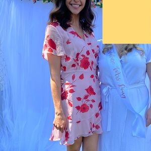 Gently used All in Favor pink floral wrap dress in size medium 🌺
